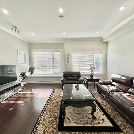 Spacious Home In リッチモンド エクステリア 写真